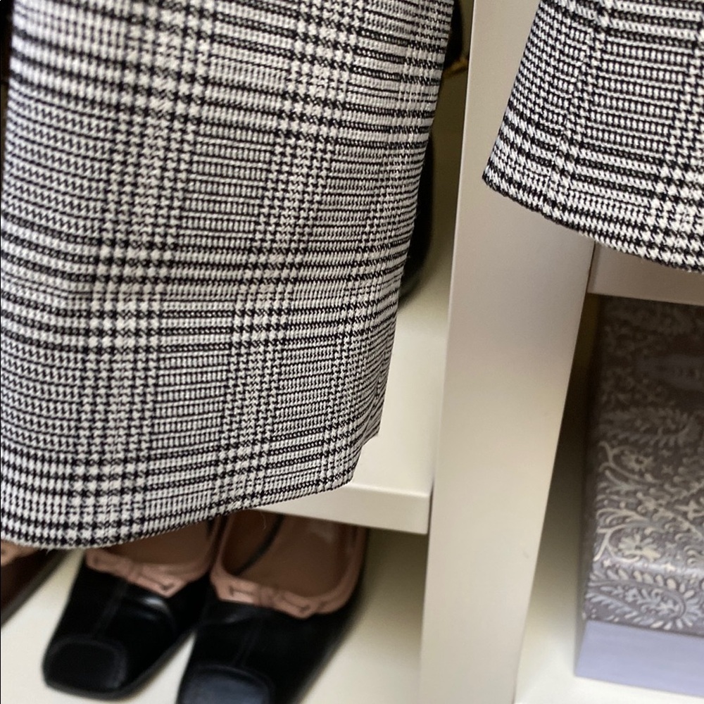 Calvin Klein Black & Gray Plaid Blazer. Amazing. Like NEW! Size 6 - Picture 7 of 11